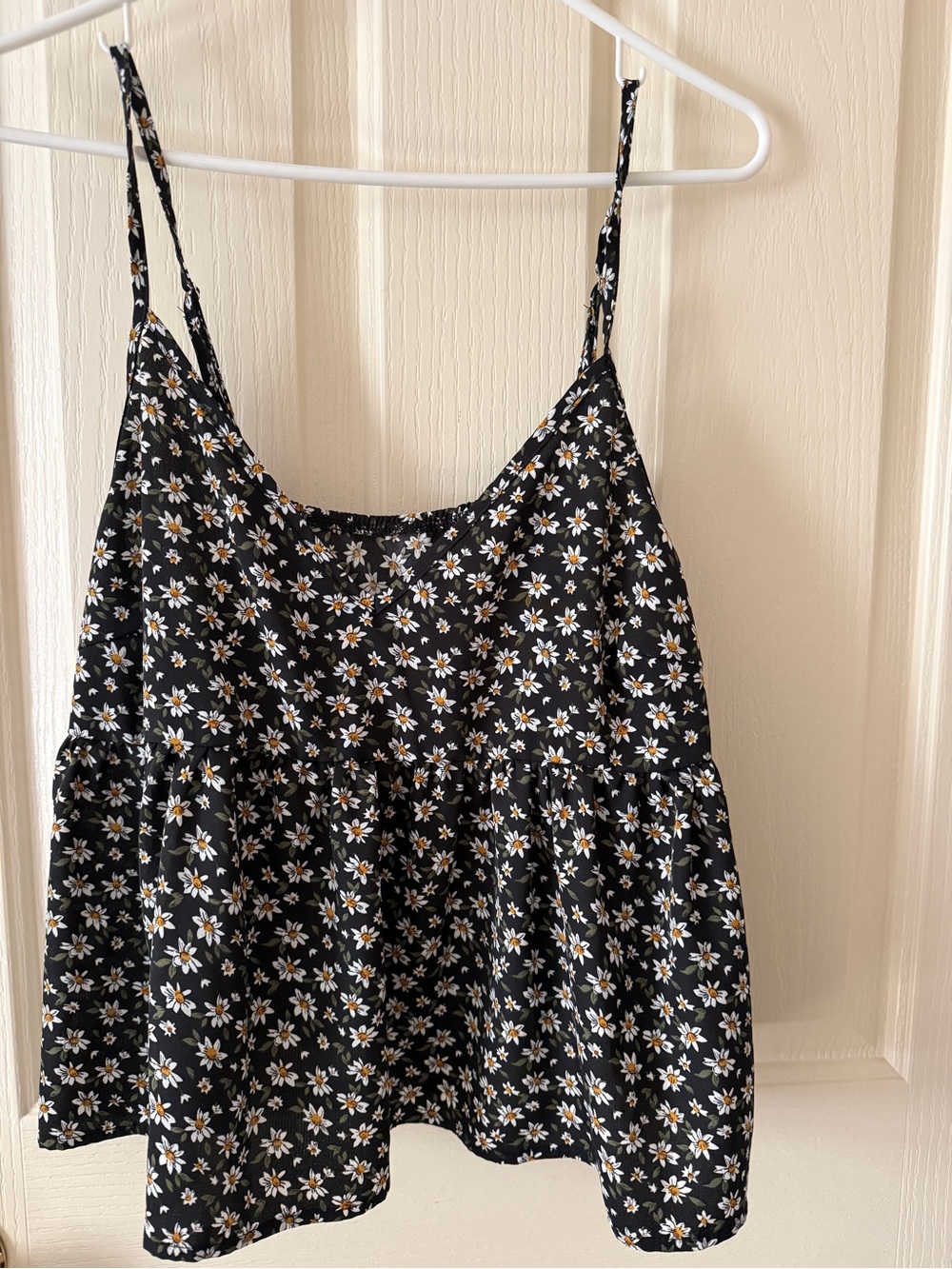 Shien Black Daisy Print Spaghetti-Strap Top, Size L